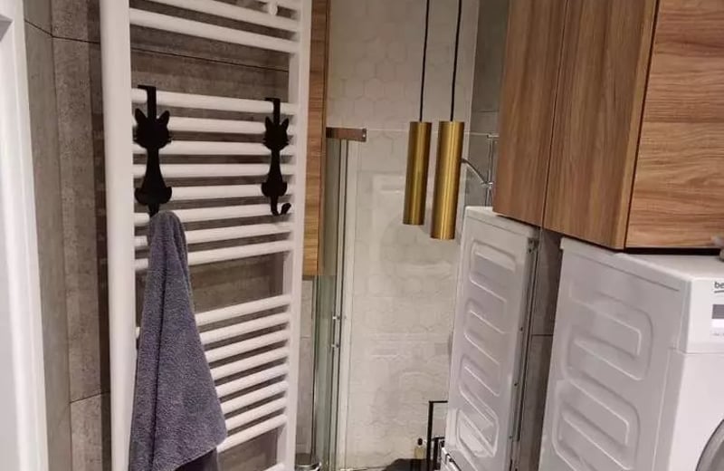 Location longue durée d’un appartement de 40 m² dans le quartier Kępa Mieszczańska, Wrocław, Pologne