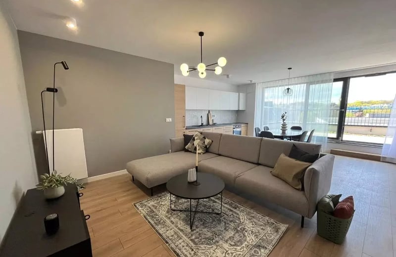 Alquiler a largo plazo de departamento de 4 habitaciones y 98 m² en Cracovia, Polonia