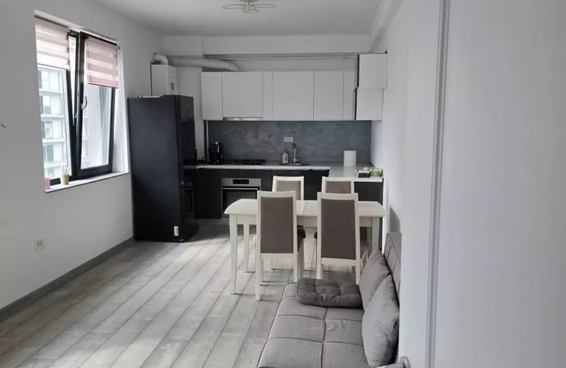 Alquiler a largo plazo de piso de 3 habitaciones 70 m², Campus, Constanza, Rumanía