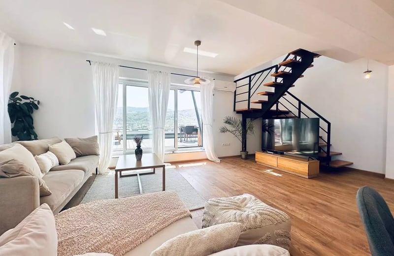 Alquiler a largo plazo de un ático de 3 ambientes en Brașov, Rumania