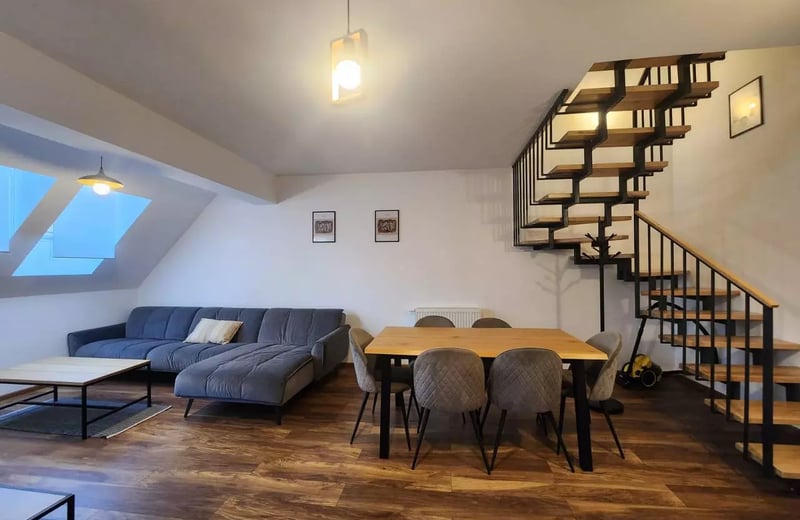 Location longue durée d’un appartement 4 pièces dans le quartier Tractоru, Brașov, Roumanie