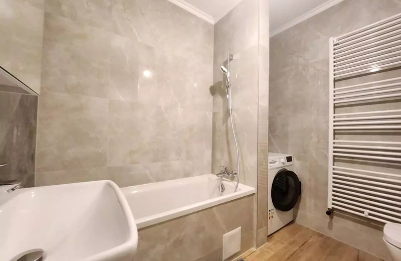 Location longue durée d’un appartement 4 pièces dans le quartier Tractоru, Brașov, Roumanie