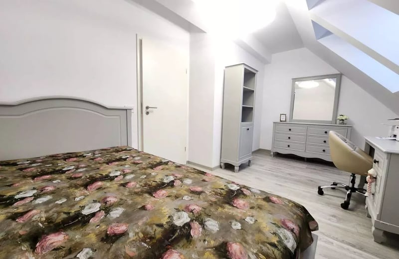 Location longue durée d’un appartement 4 pièces dans le quartier Tractoru, Brașov, Roumanie