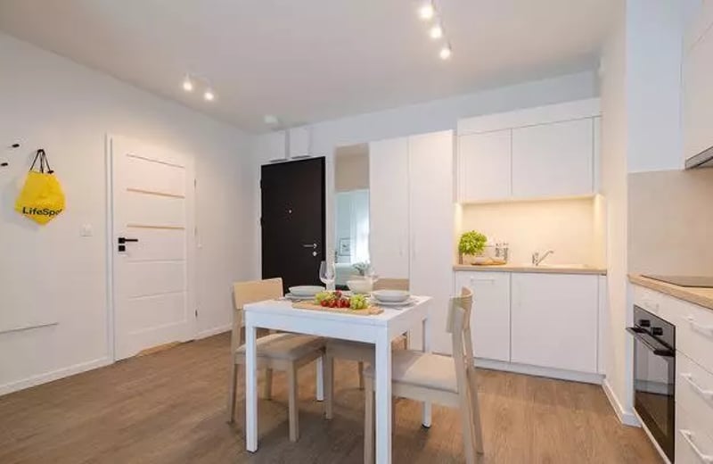 Langzeitmiete: 2-Zimmer-Wohnung 42 m² im Stadtteil Mokotów, Warschau, Polen