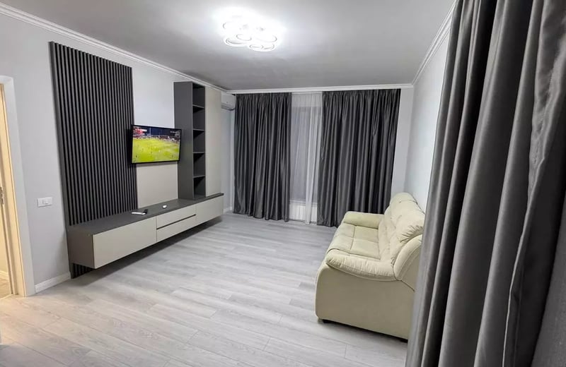 Alquiler a largo plazo de piso de 2 habitaciones 55 m² en el barrio Inel 1, Constanța, Rumanía