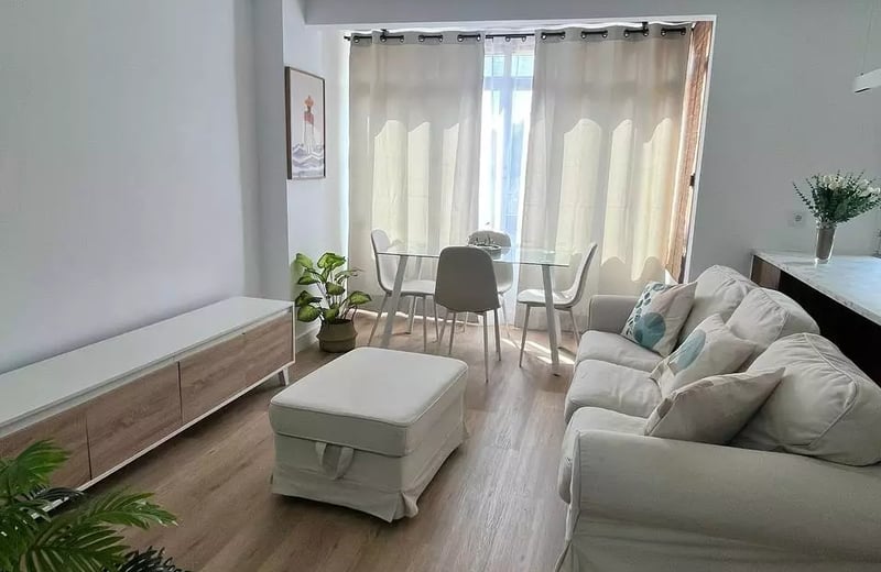 Langzeitmiete: Wohnung mit 3 Schlafzimmern in Alicante, Spanien