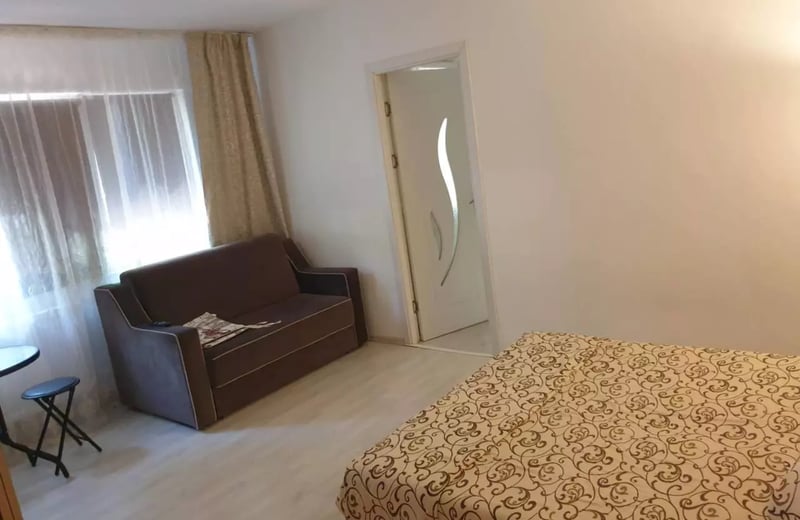 Alquiler a largo plazo: apartamento de 2 habitaciones 45 m², Constanza, Rumanía