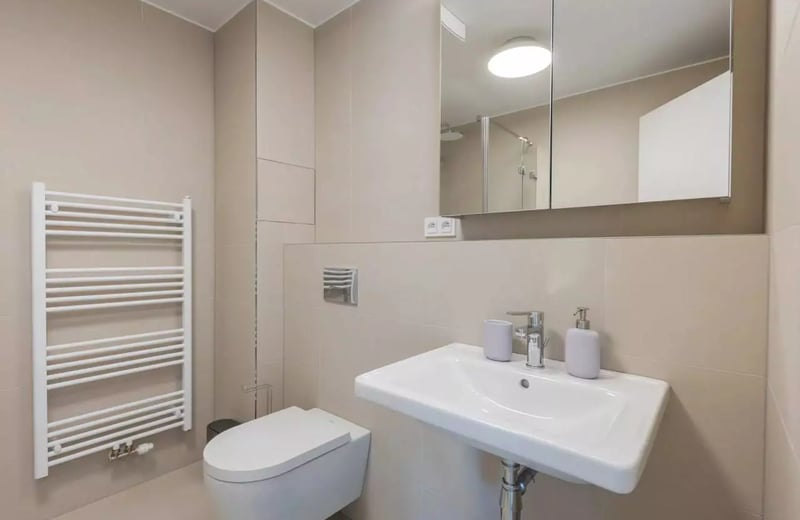 Location longue durée : appartement 2 pièces 63 m² à Stare Mesto, Bratislava, Slovaquie