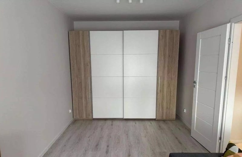 Location longue durée d’un appartement 2 pièces de 50 m² dans le quartier Gaj, Wrocław, Pologne