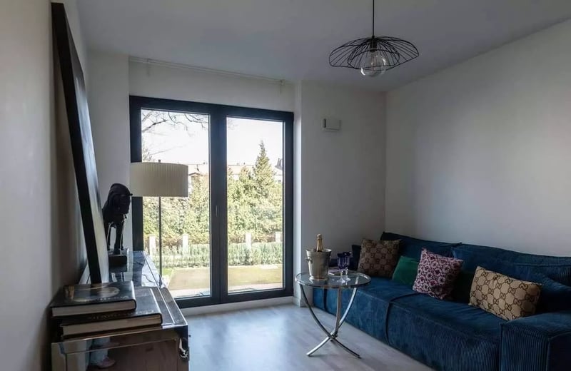 Alquiler a largo plazo de un piso de 2 habitaciones, 56 m², en Cracovia, Polonia