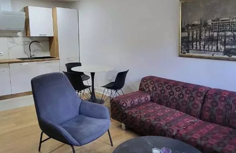 Alquiler a largo plazo de un piso de 3 habitaciones, 52 m², en Banovo Brdo, Belgrado, Serbia