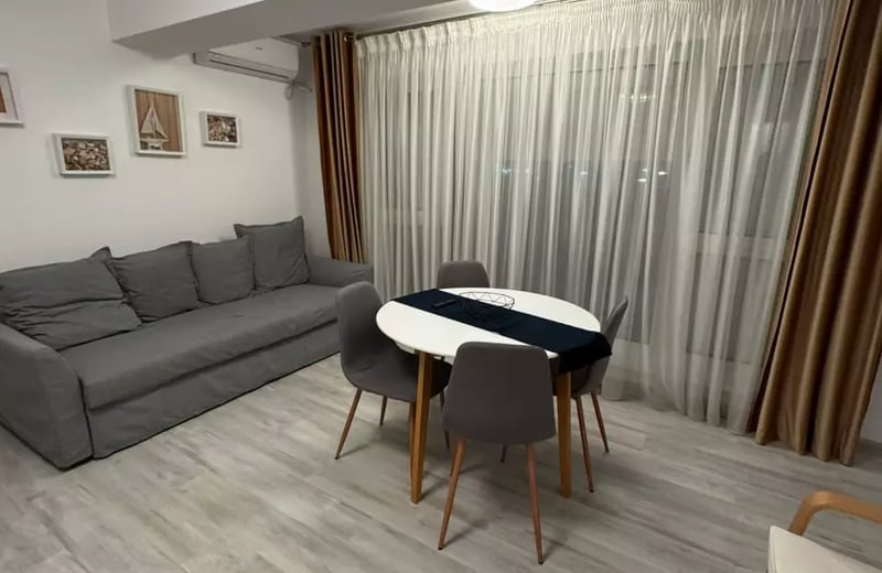 Location longue durée d’un appartement de 2 pièces 60 m², à Constanța, Roumanie