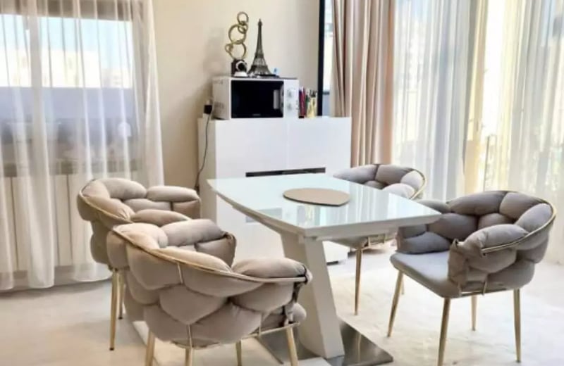 Location longue durée d’un appartement de 3 pièces, 120 m², dans le quartier de Mamaia, Constanța, Roumanie