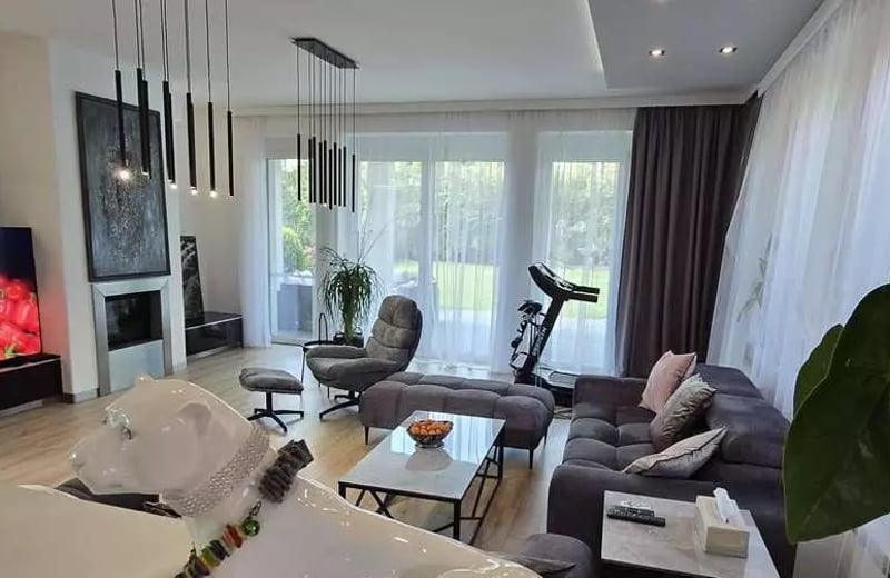 Langfristige Vermietung eines 6-Zimmer-Hauses, 270 m², Krakau, Polen