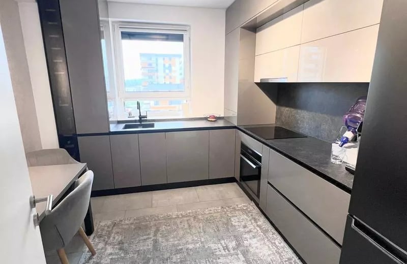 Location longue durée d’un appartement de 3 pièces, 80 m², Tractorul, Brașov, Roumanie