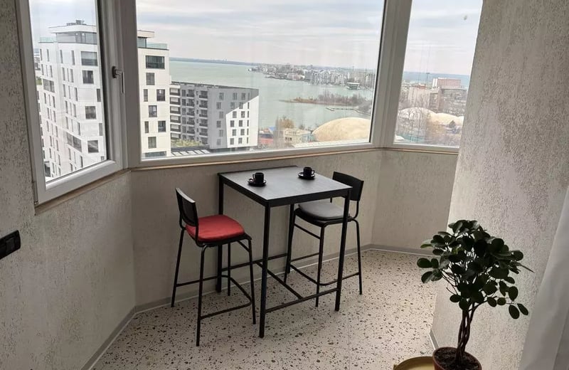 Alquiler a largo plazo de un piso de 3 habitaciones 80 m², distrito Tomis Nord, Constanza, Rumanía