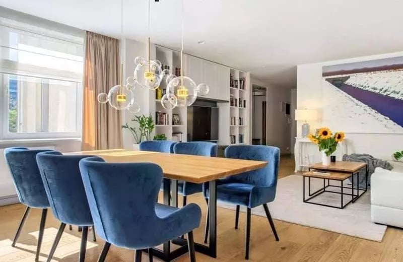 Location longue durée d’un appartement de 4 pièces, 129 m², Wola, Varsovie, Pologne