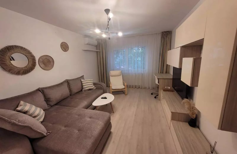 Location longue durée d’un appartement de 3 pièces, 74 m², à Constanța, Faleza Nord, Roumanie