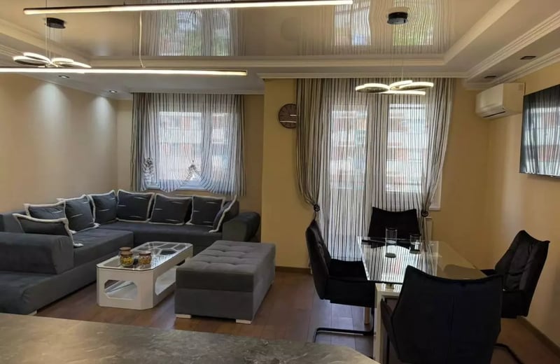 Alquiler a largo plazo de un piso de 3 habitaciones, 84 m², en el distrito de Voždovac, Belgrado, Serbia