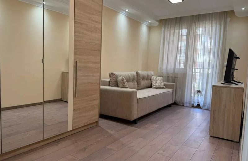 Alquiler a largo plazo de un piso de 3 habitaciones, 84 m², en el distrito de Voždovac, Belgrado, Serbia