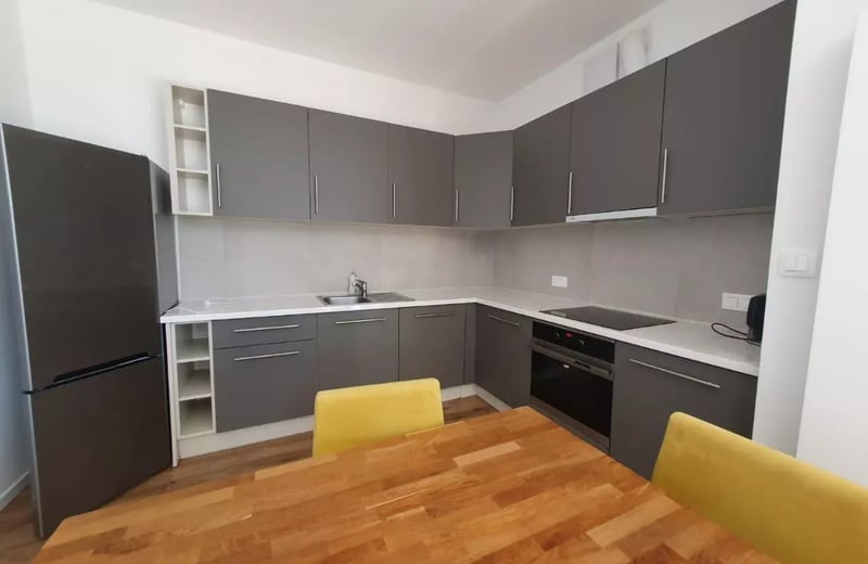 Долгосрочная аренда 4-комнатной квартиры 96 м² в районе Stare Miasto, Краков, Польша