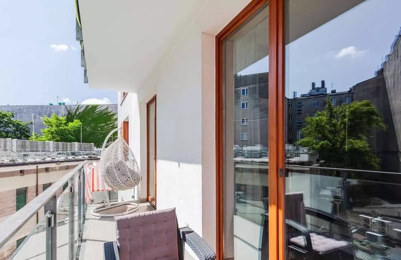 Long-term rental of a 3-room apartment, 110 m², in Śródmieście Południowe, Warsaw, Poland