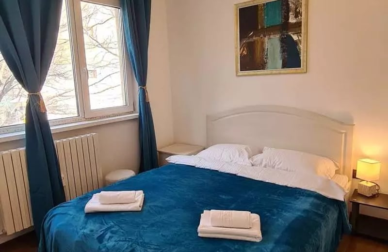 Alquiler a largo plazo de un piso de 2 habitaciones, 60 m², en el distrito Old Center, Constanza, Rumanía