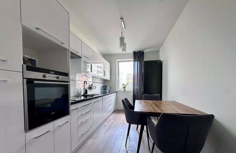 Alquiler a largo plazo de un piso de 2 habitaciones, 50 m², en el distrito de Podgórze, Cracovia, Polonia