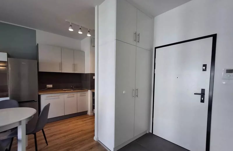 Long-term rental of a 2-room apartment, 44 m², in Stare Miasto district, Kraków, Poland