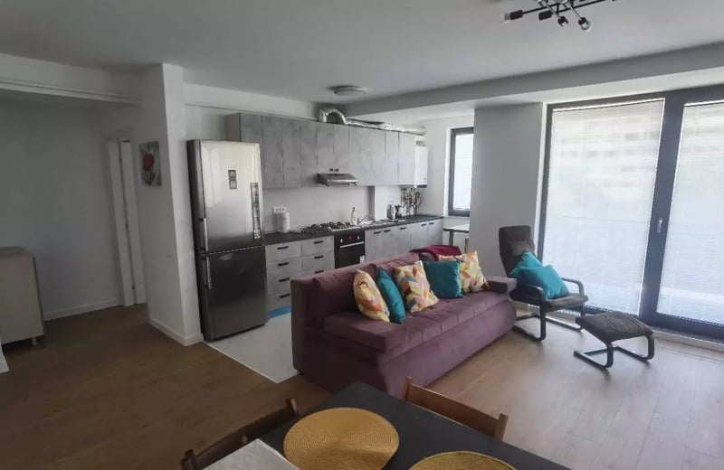 Alquiler a largo plazo de un piso de 2 habitaciones, 73 m², Constanza, Rumanía