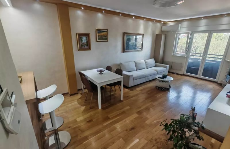 Alquiler a largo plazo de un piso de 2 habitaciones, 60 m², en el distrito de Voždovac, Belgrado, Serbia