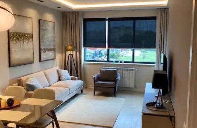 Alquiler a largo plazo de un piso de 2 habitaciones, 53 m², Nuevo Belgrado, Belgrado, Serbia