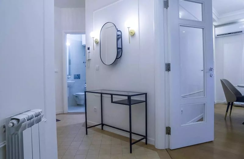 Alquiler a largo plazo de un apartamento de 3 habitaciones, 85 m², en Vračar, Belgrado, Serbia