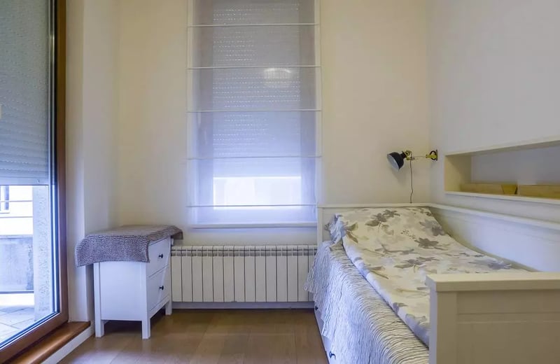 Alquiler a largo plazo de un apartamento de 3 habitaciones, 85 m², en Vračar, Belgrado, Serbia
