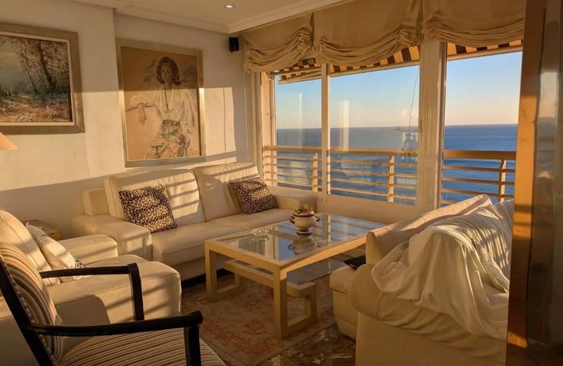 Langzeitmiete einer 3-Schlafzimmer-Wohnung, 100 m², in Alicante, Spanien