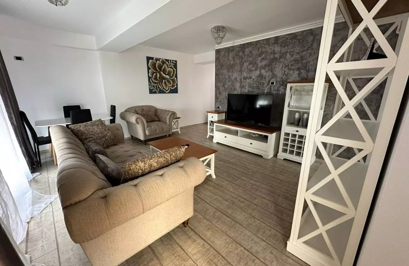 Alquiler a largo plazo de un piso de 3 habitaciones, 85 m², Constanza, Rumanía