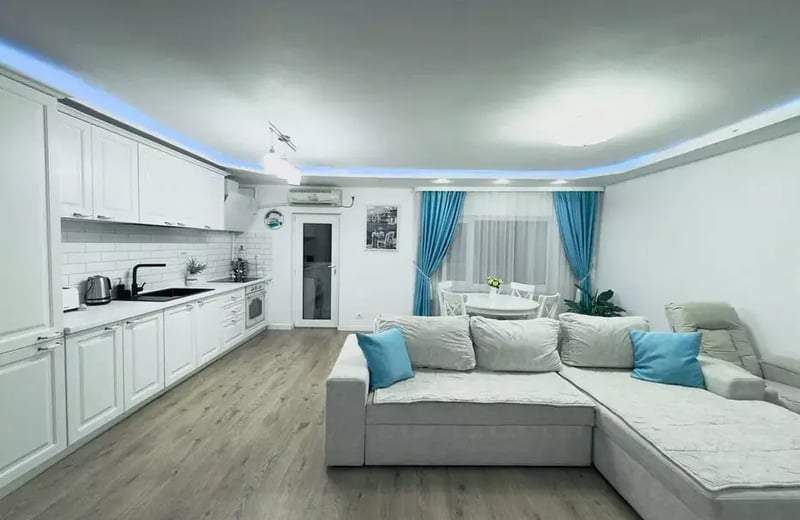 Location longue durée d’un appartement confortable de 3 pièces, 75 m², Faleza Nord, Constanța, Roumanie