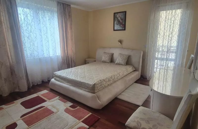 Alquiler a largo plazo de un piso de 3 habitaciones con 2 dormitorios, Varna, Bulgaria