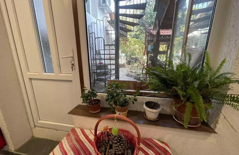 Alquiler de un acogedor apartamento de 2 habitaciones con patio, Varna, Bulgaria