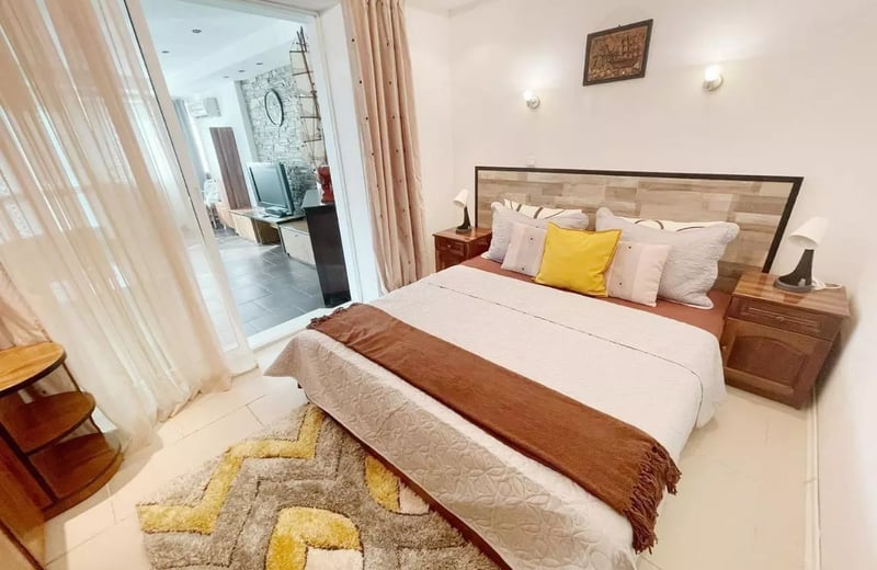 Alquiler de un acogedor apartamento de 2 habitaciones con patio, Varna, Bulgaria