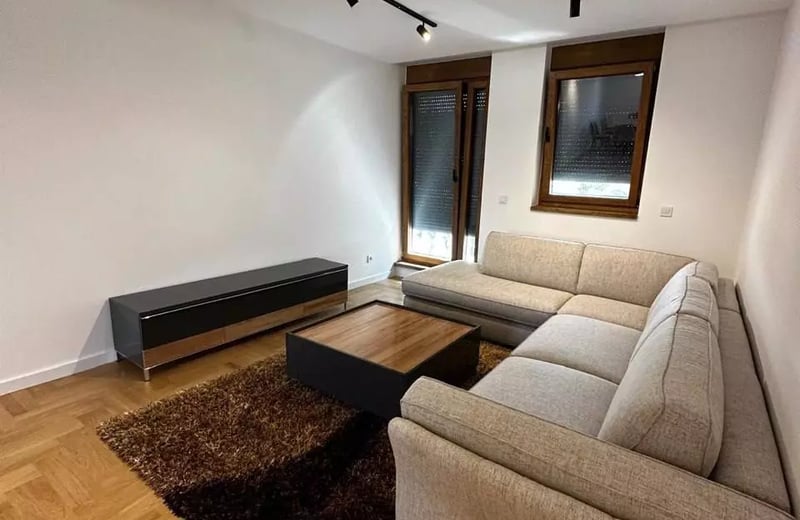 Alquiler de un espacioso apartamento de 3 habitaciones, 90 m², centro de la ciudad, Belgrado, Serbia