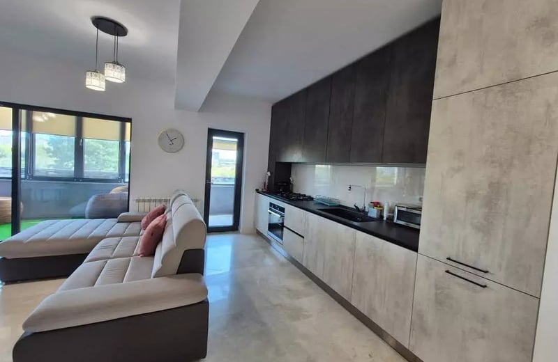 Alquiler de un acogedor apartamento de 3 habitaciones, 85 m², Tomis Nord, Constanța, Rumanía
